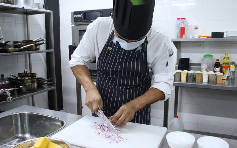 Estudiantes y docentes de ITB se preparan para la feria culinaria más importante del país