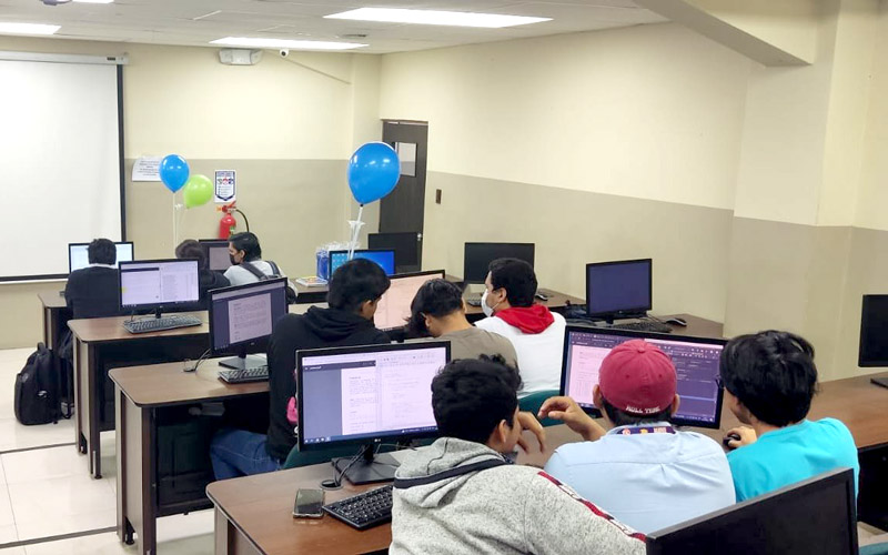 ¡Revive la emocionante competencia de programación por los grupos DUSS01