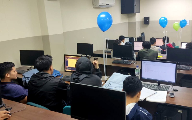 ¡Revive la emocionante competencia de programación por los grupos DUSS01