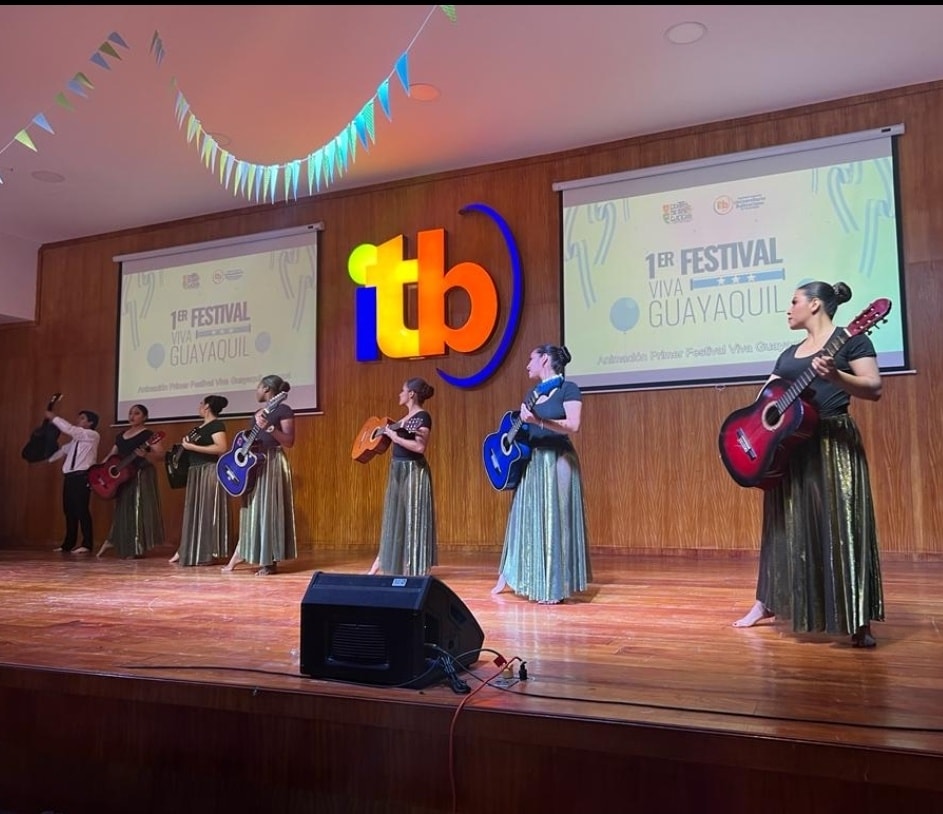Inauguración del Primer Festival Viva Guayaquil organizado por el Centro de Arte y Cultura