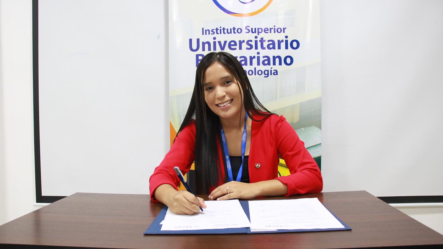 34 estudiantes de Tecnología Superior en Administración realizan examen complexivo