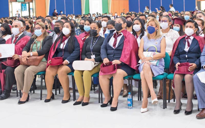 los nuevos graduados de Bachiller de la zona 8