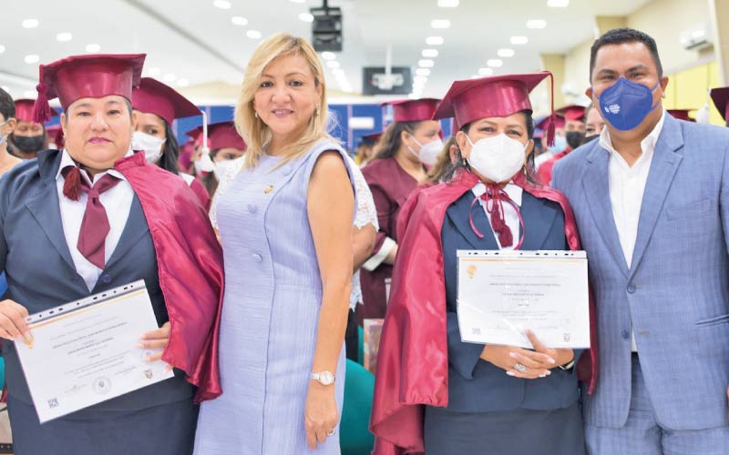 los nuevos graduados de Bachiller de la zona 8