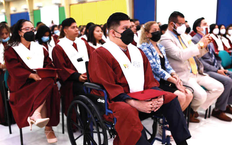 Ceremonia de graduación de los nuevos profesionales del Ecuador