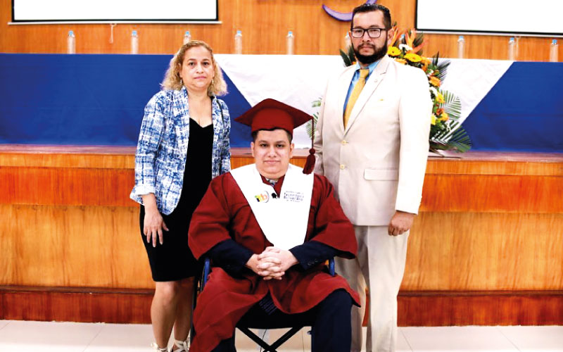 Ceremonia de graduación de los nuevos profesionales del Ecuador
