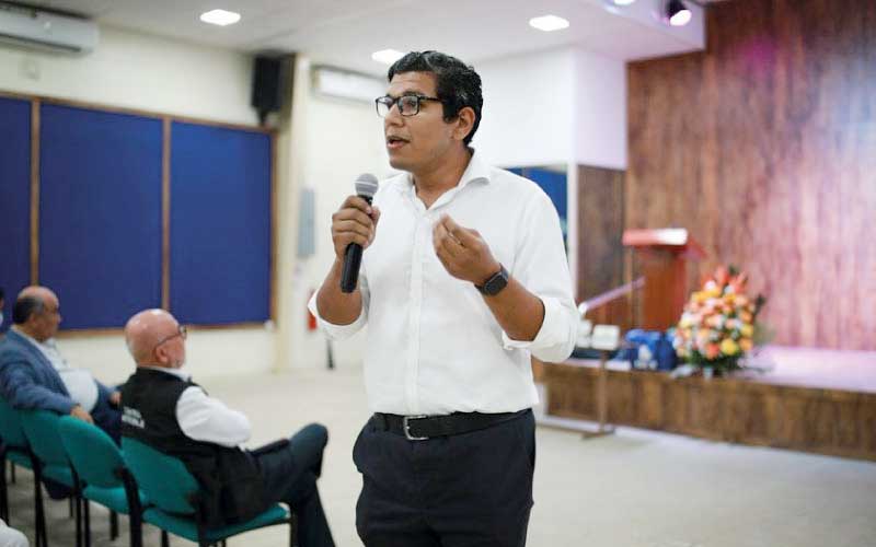 Estudiantes de las carreras de salud asisten a conversatorio importante sobre las consecuencias del dopaje en un deportista