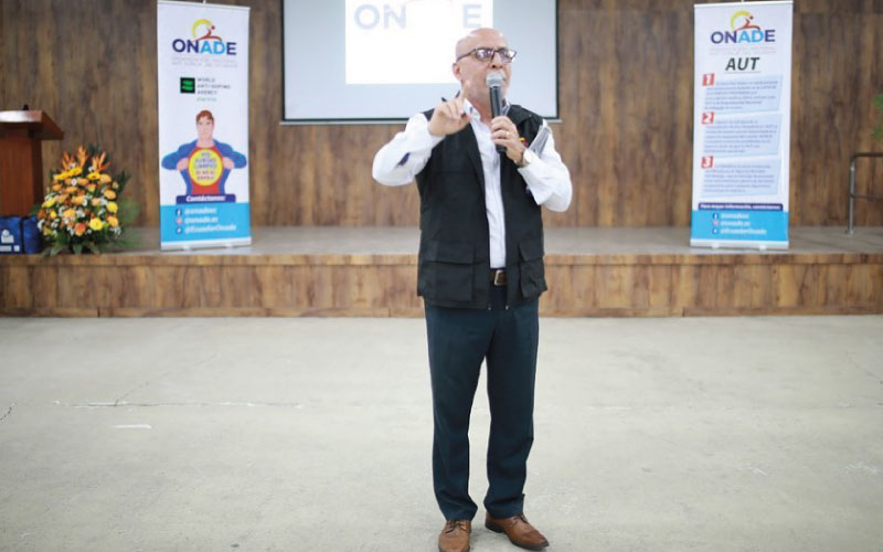 Estudiantes de las carreras de salud asisten a conversatorio importante sobre las consecuencias del dopaje en un deportista