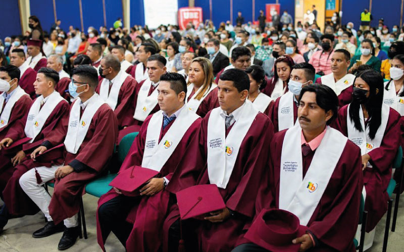 Los estudiantes de la carrera de Tecnología Superior en Planificación y Gestión del Transporte Terrestre del ITB lograron su sueño de convertirse en