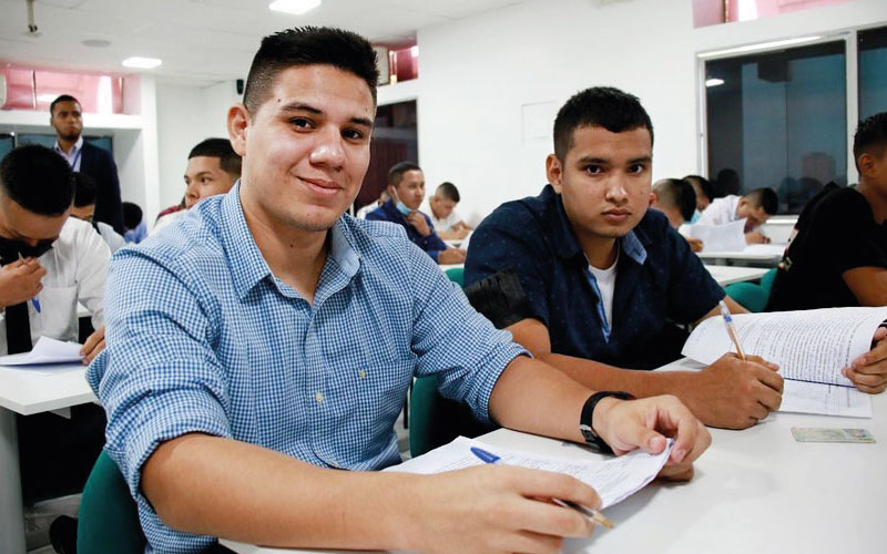 Más de 1000 estudiantes rindieron examen complexivo como parte final de su formación académica