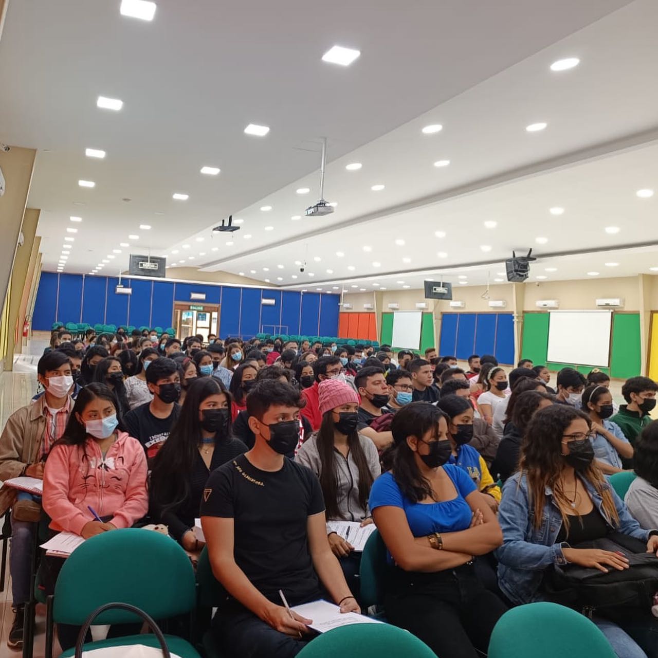 Banco de Machala capacitó a docentes y estudiantes de la institución