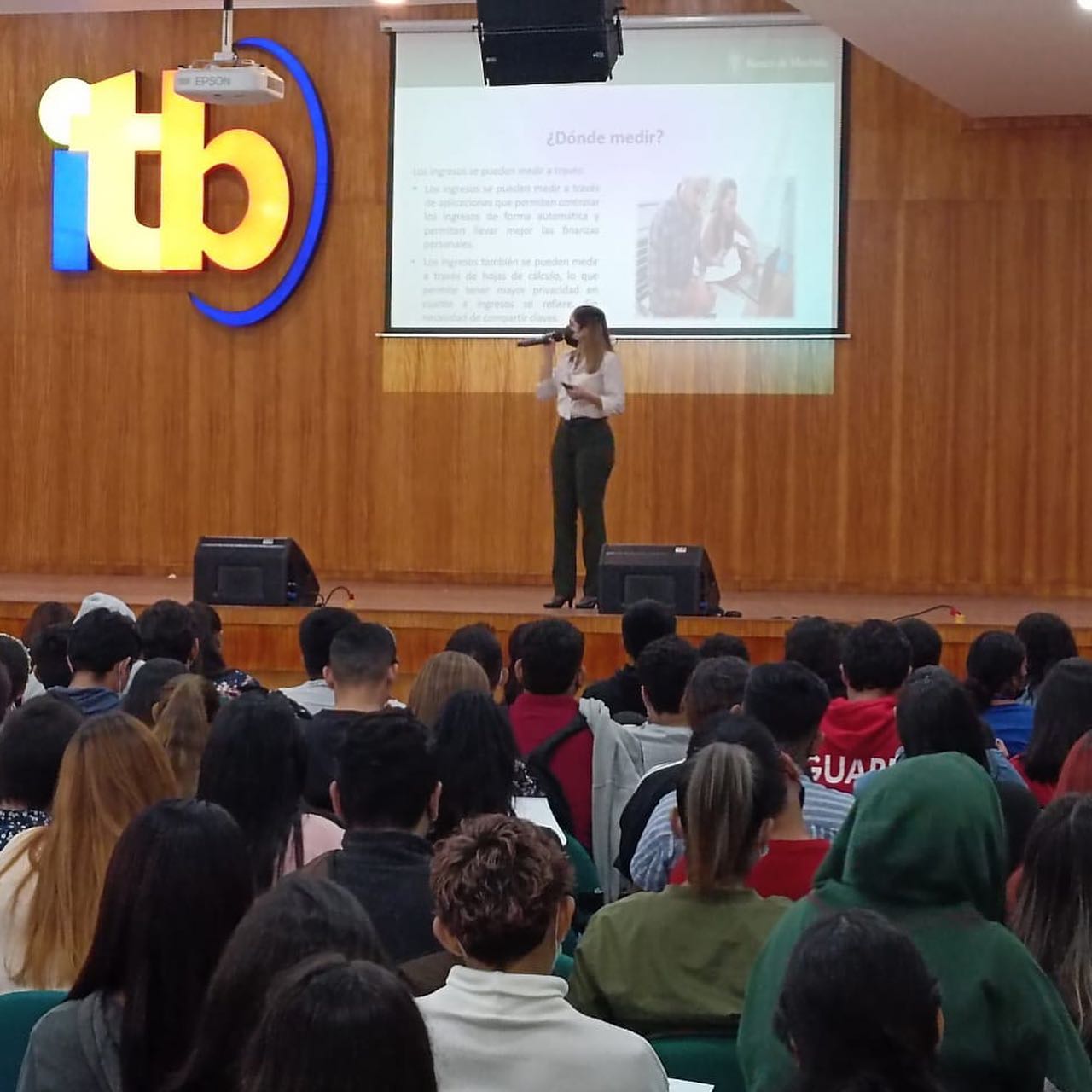 Banco de Machala capacitó a docentes y estudiantes de la institución