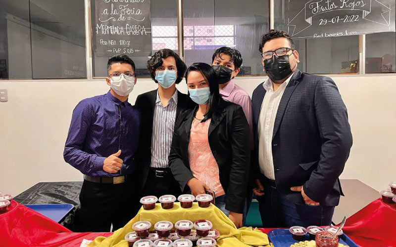 Estudiantes organizan Feria de Emprendimiento Como parte de la culminación de la materia de Gestión de Calidad