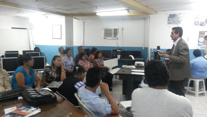 CAPACITACIÓN A DOCENTES DE VARIOS CENTROS EDUCATIVOS DE LA CIUDAD