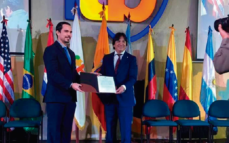 Acto Conmemorativo al PHD Roberto Tolozano Benites