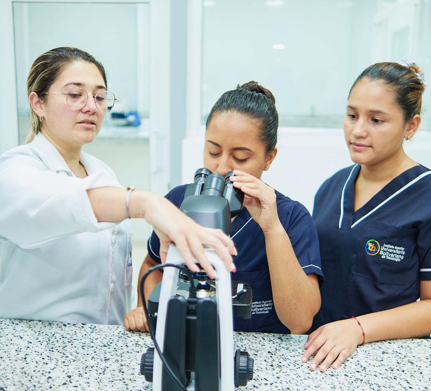 Carrera Laboratorio Clínico