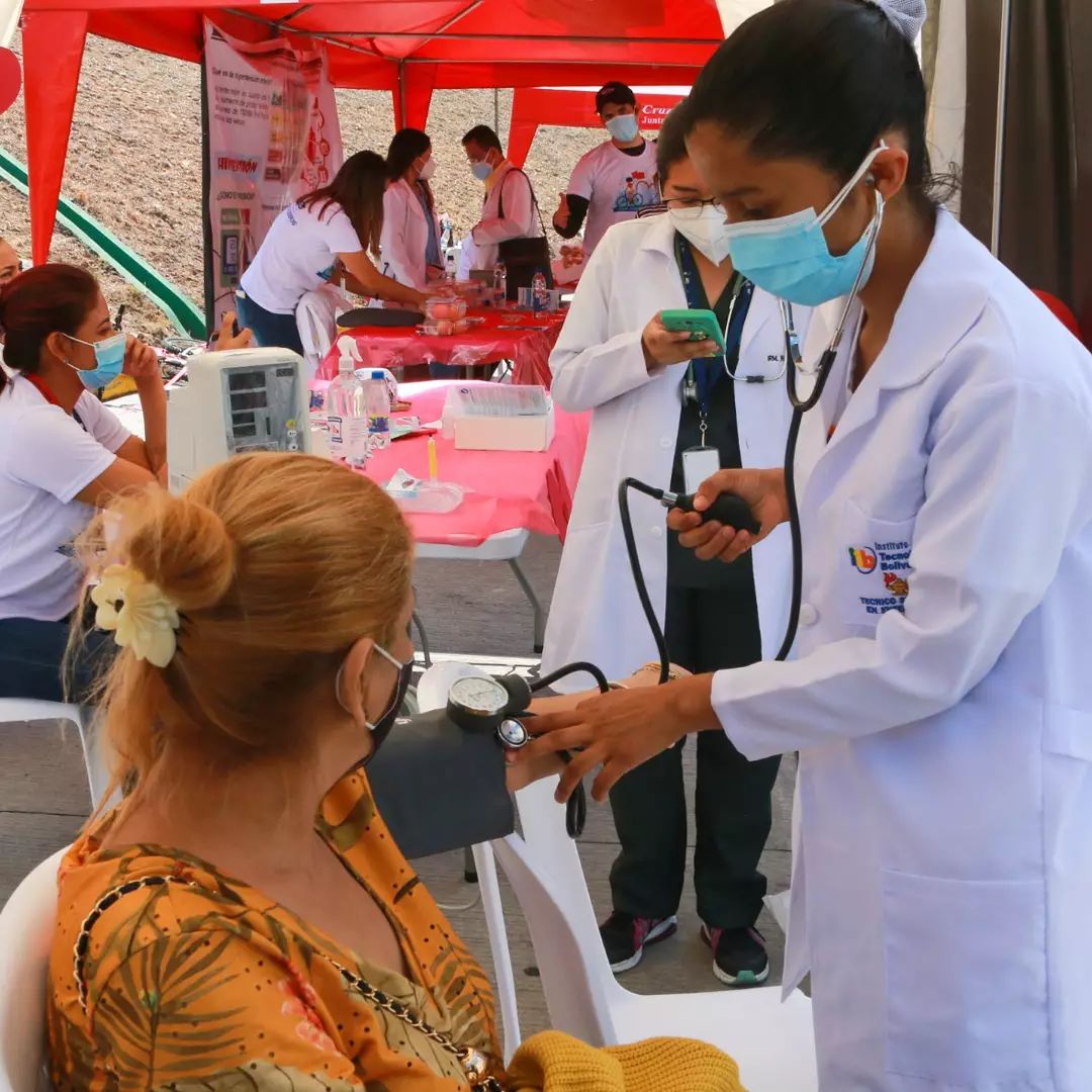Nuestros estudiantes de la carrera Técnico Superior en Enfermería fueron parte de la campaña realizada por el Hospital de Ceibos
