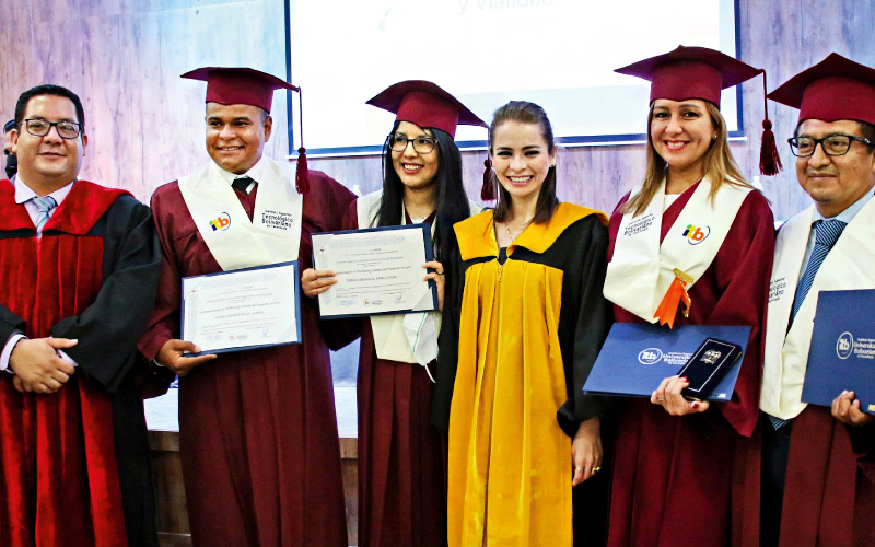 Graduados en la Carrera Planificación y Gestión de Transporte Terrestre