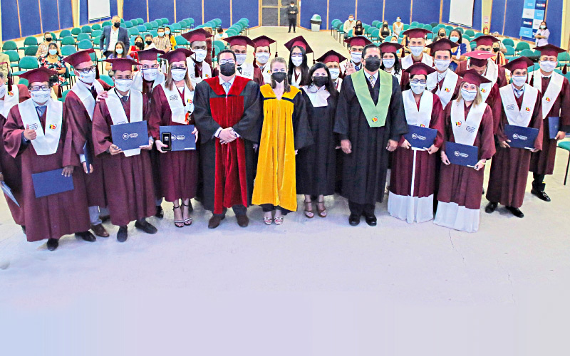 Graduados en la Carrera Planificación y Gestión de Transporte Terrestre