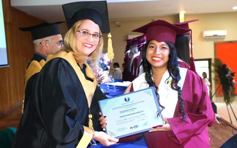  Nuevos enfermeros se gradúan en ITB 