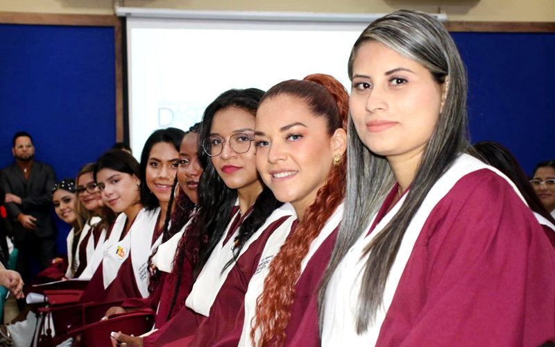  Nuevos enfermeros se gradúan en ITB 