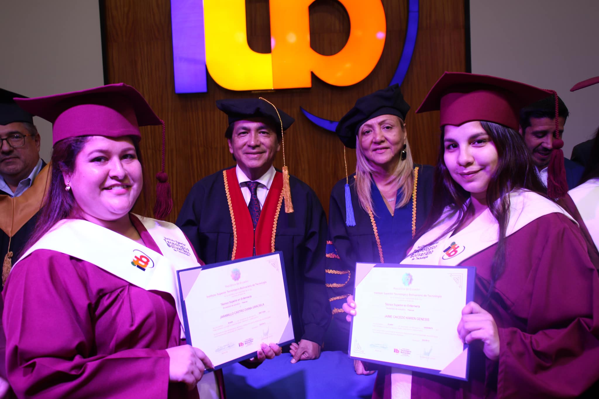 ¡Felicidades a nuestros 207 nuevos graduados en Técnico Superior en Enfermería!