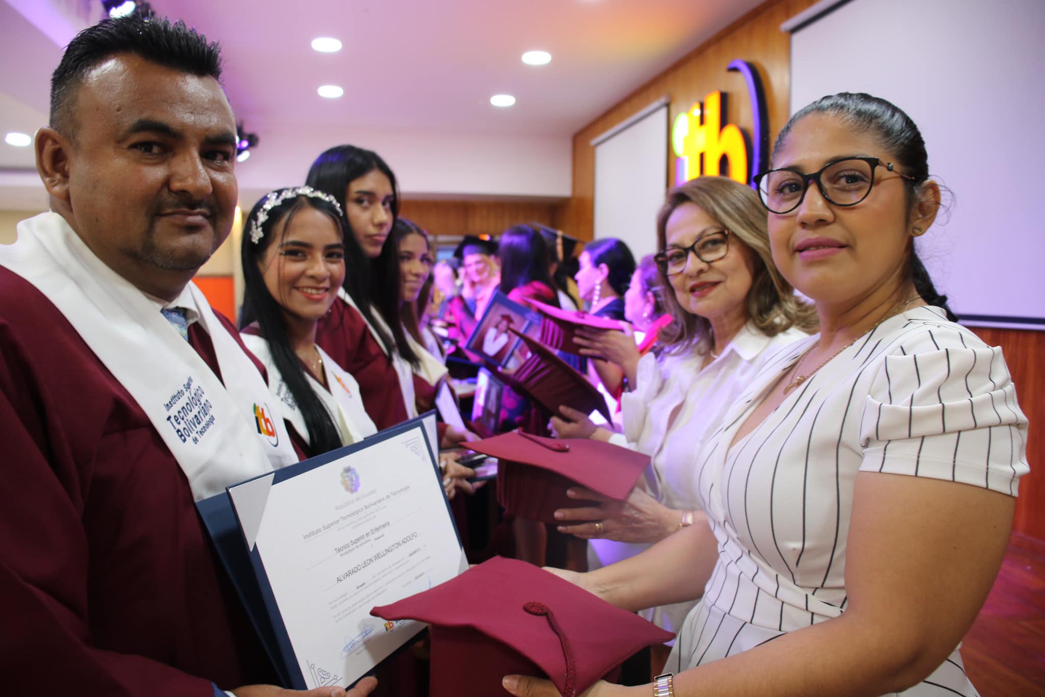 ¡Felicidades a nuestros 207 nuevos graduados en Técnico Superior en Enfermería!