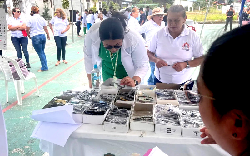 Estudiantes de Optometría realizan campañas visuales en varios puntos de la ciudad