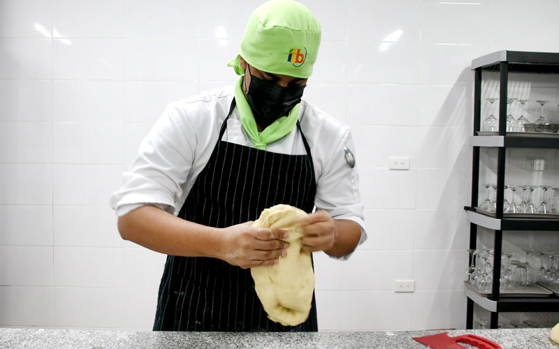  Estudiantes de Gastronomía conmemoran la Independencia de Guayaquil con una Fiesta de Sabores.