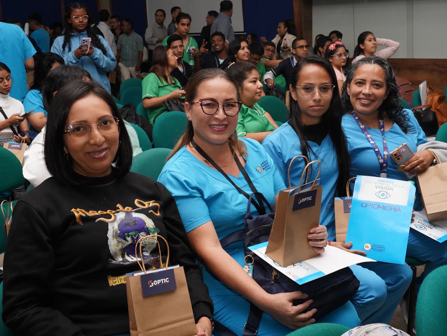 350 asistentes participaron en la Jornada Académica por el Día Mundial de la Visión.