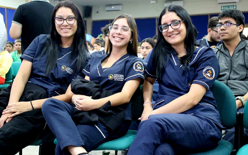  Expertos, activistas y estudiantes analizan acciones para reducir el Cambio Climático.