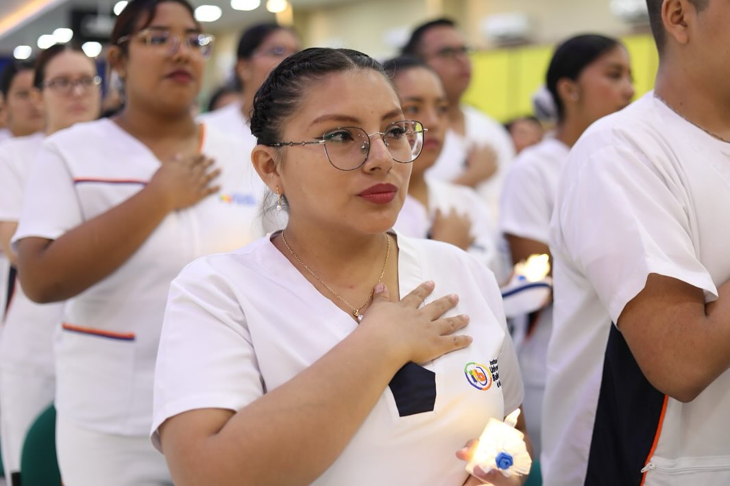 Trigésima Quinta Imposición de Cofias y Distintivos a estudiantes de Enfermería