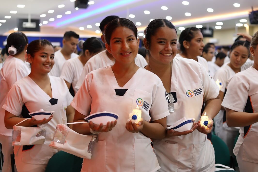 Trigésima Quinta Imposición de Cofias y Distintivos a estudiantes de Enfermería