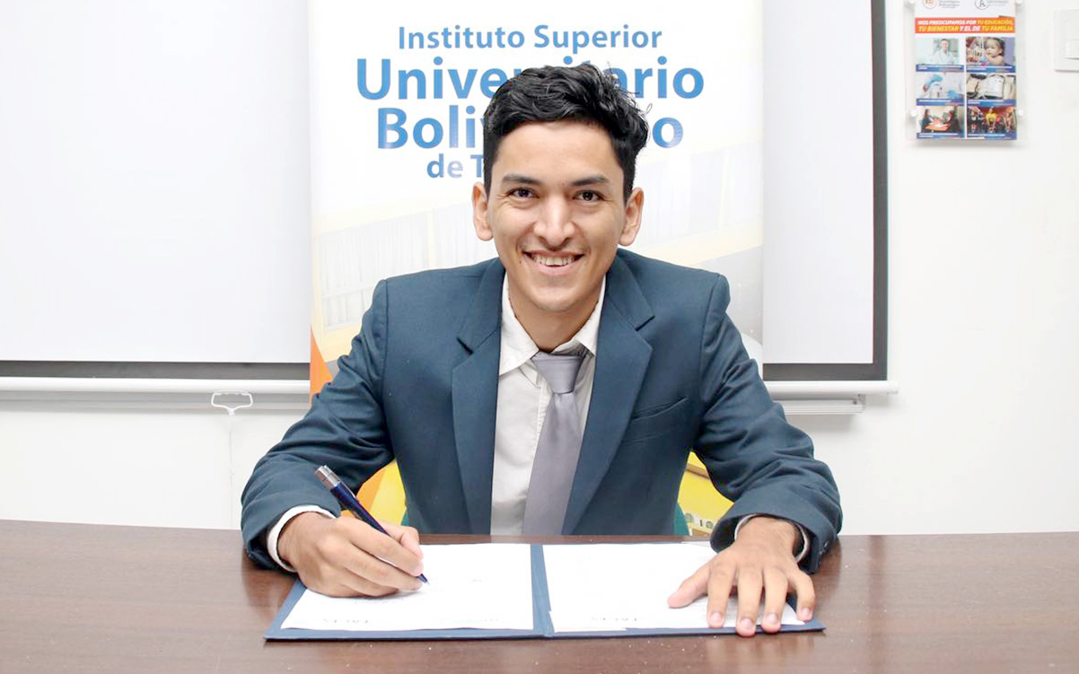  Estudiantes de Administración a un paso de culminar sus estudios académicos.