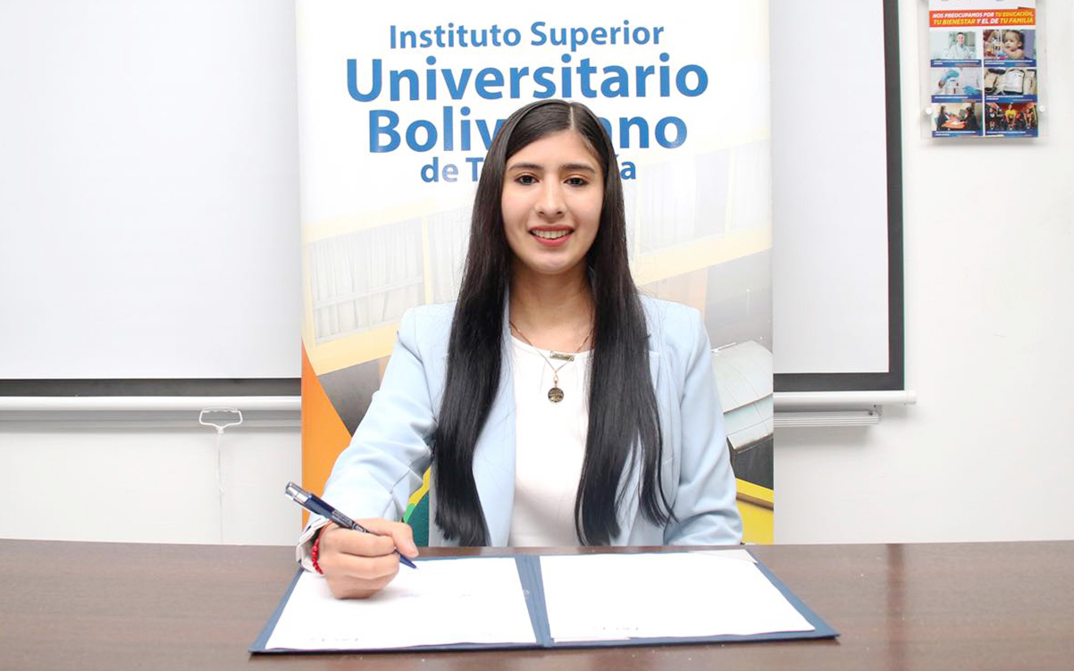  Estudiantes de Administración a un paso de culminar sus estudios académicos.