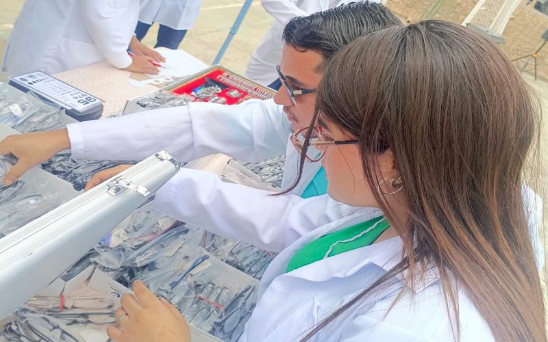 Estudiantes de Optometría aplican sus conocimientos y benefician a 300 personas.