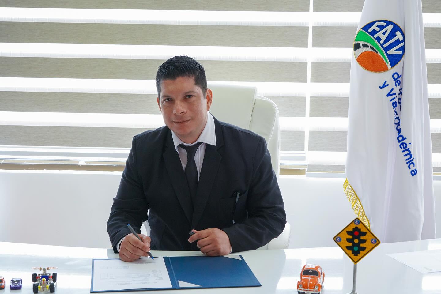 Estudiantes de Tránsito realizan examen complexivo.