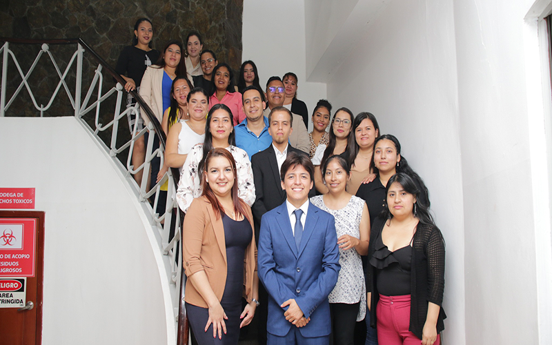 Estudiantes rinden examen complexivo de Contabilidad.