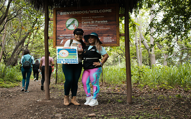 Estudiantes de la carrera de Guía Nacional de Turismo desarrollan proyecto final de sustentación.