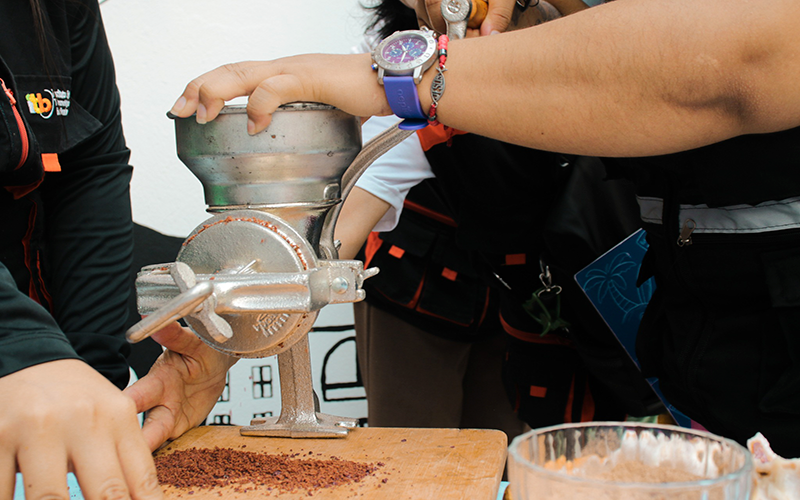  Estudiantes de la carrera de Guía Nacional de Turismo desarrollan proyecto final de sustentación.