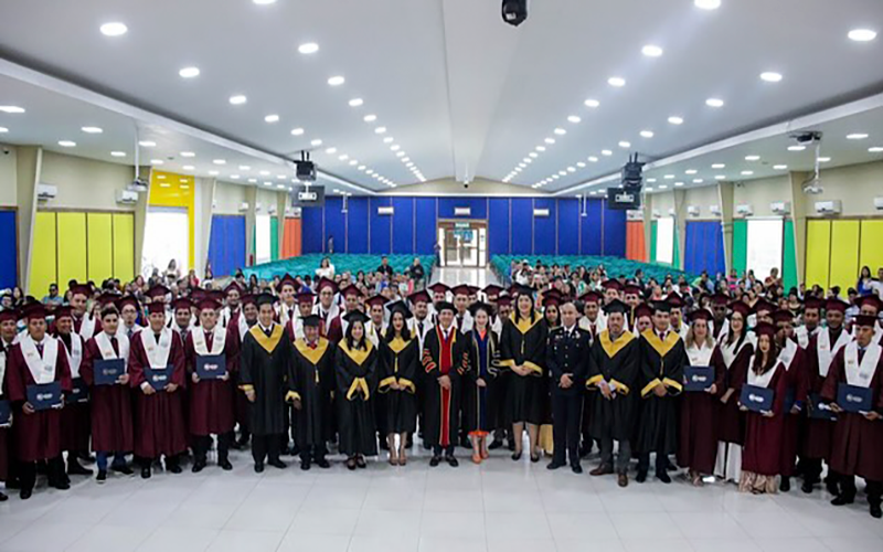 ITB incorpora a 71 nuevos profesionales En un emotivo acto de graduación realizado en el Auditorio Máster