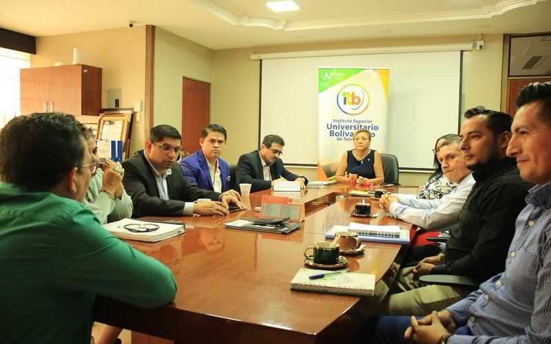 Autoridades del ITB y el Instituto de Los Andes de Santo Domingo se reúnen para fortalecer la cooperación académica.