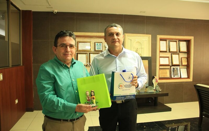 Autoridades del ITB y el Instituto de Los Andes de Santo Domingo se reúnen para fortalecer la cooperación académica.