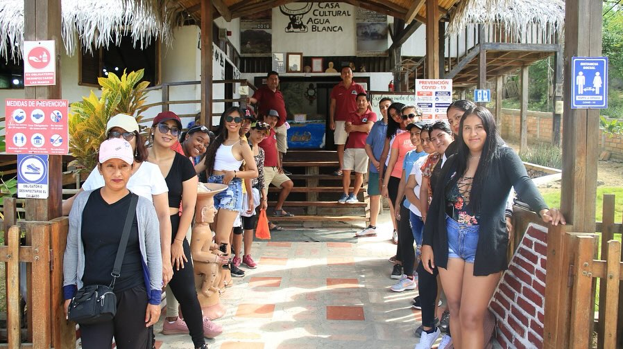  Estudiantes de Turismo mejoran sus habilidades de guianza en la comuna Agua Blanca.