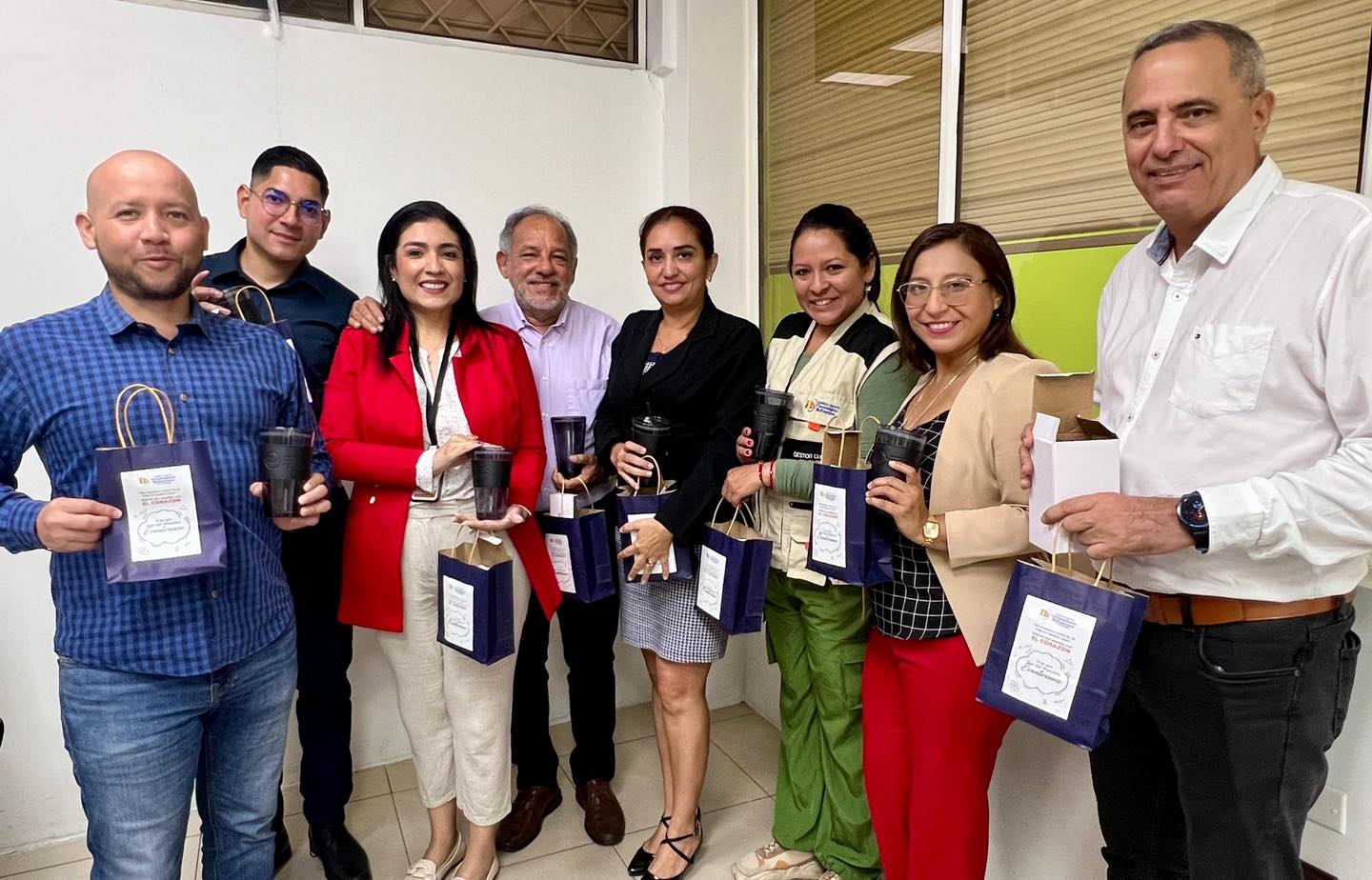 ¡En el Instituto Superior Universitario Bolivariano de Tecnología (ITB), celebramos a nuestros maestros con un homenaje especial en su día!