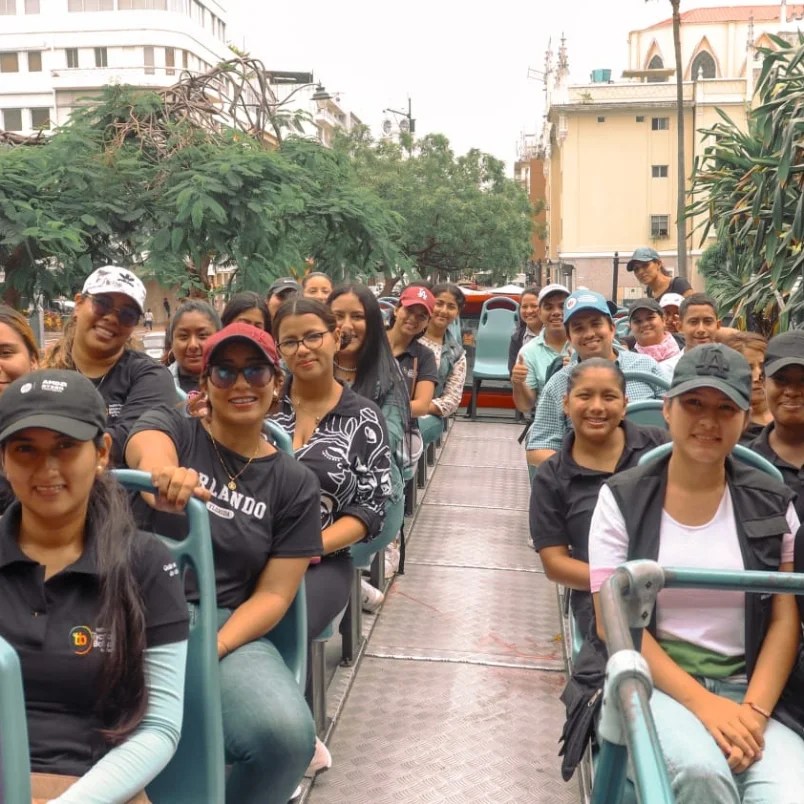 Estudiantes de ITB realizan recorrido turístico en lugares emblemáticos de Guayaquil.