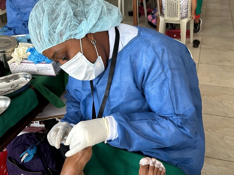 Estudiantes de Podología realizan brigadas gratuitas en Santa Elena