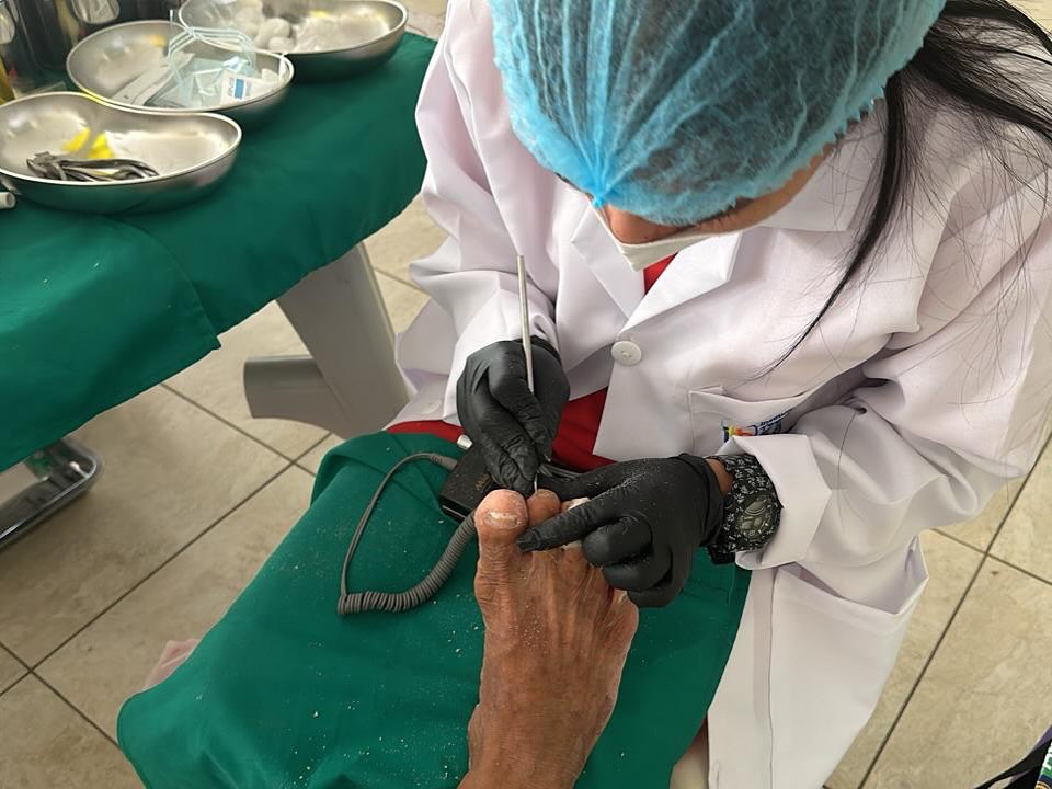 Estudiantes de Podología realizan brigadas gratuitas en Santa Elena