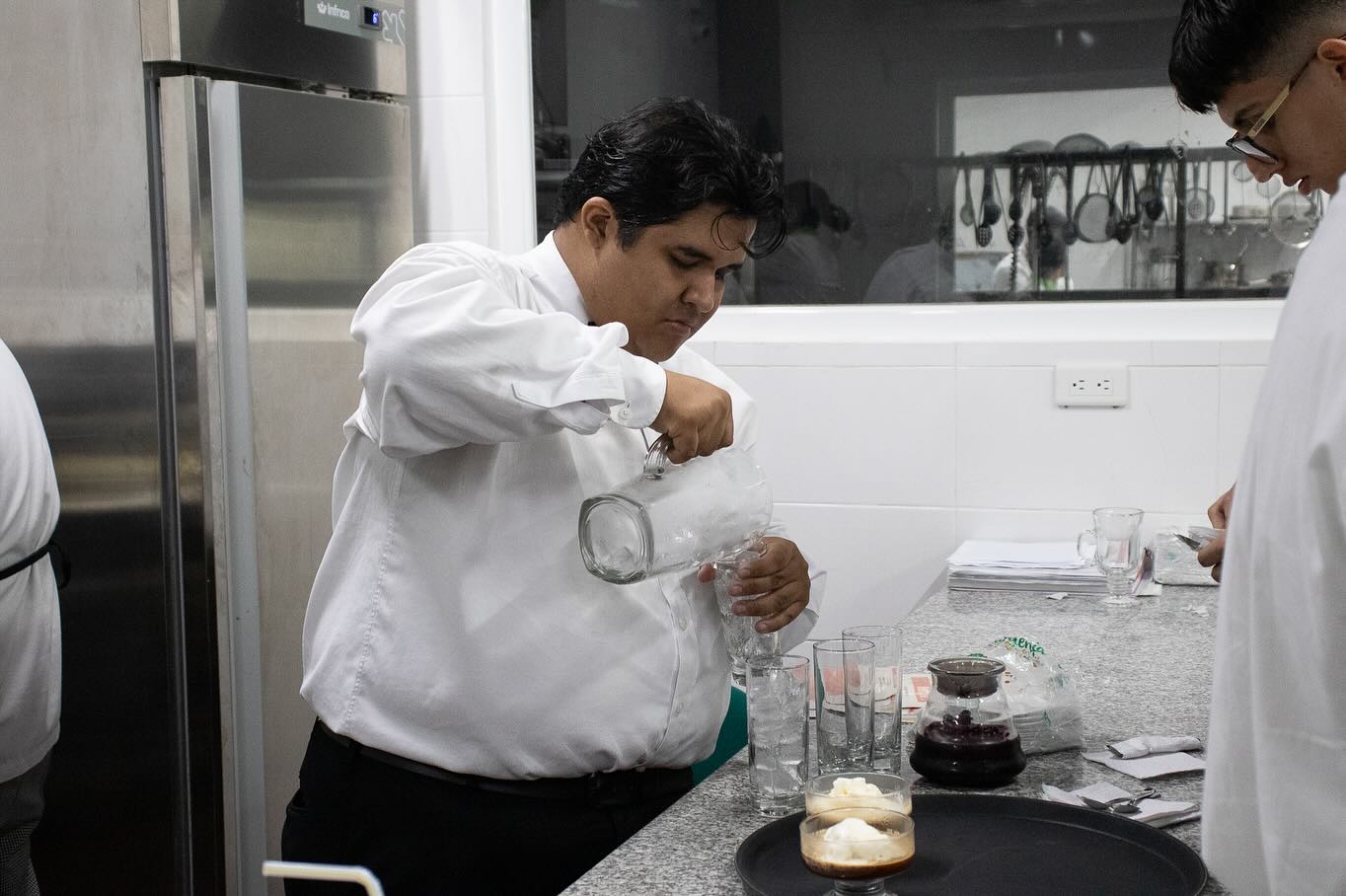 Estudiantes de Gastronomía culminan con éxito el examen de Técnicas de Servicio