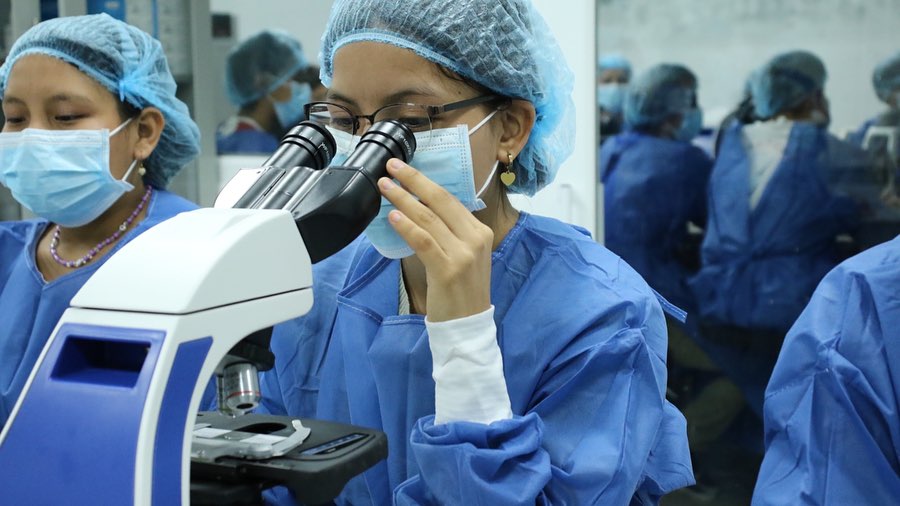 Más de 50 personas vivieron la experiencia de ser un profesional en Laboratorio Clínico por 1 día