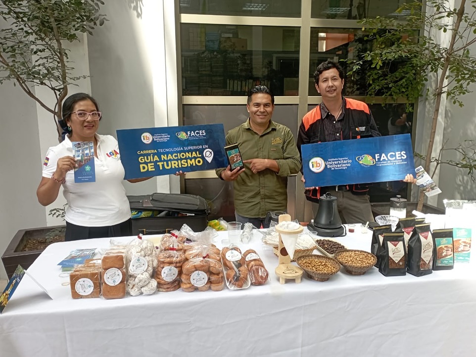  Estudiantes del ITB destacan en la Feria de Activación Turística de Loja en Guayaquil